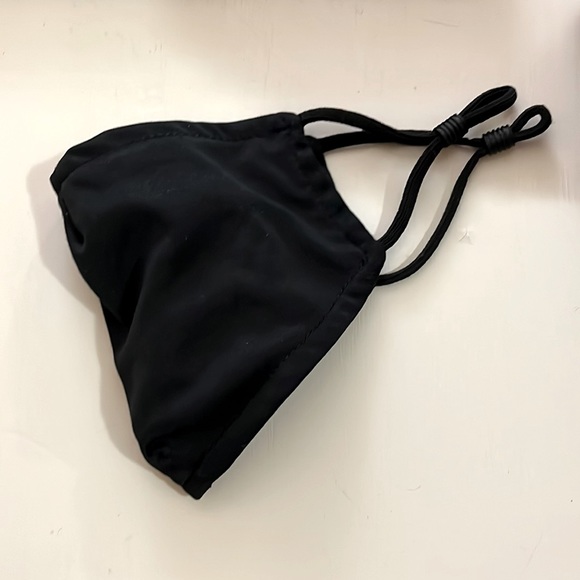 Madewell Accessories - NWOT- Women’s facial covering with adjustable fasteners